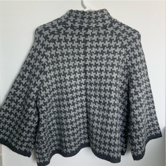 Sweaterworks Houndstooth Grey 3/4 Sleeve Button Jacket - Picture 4 of 6